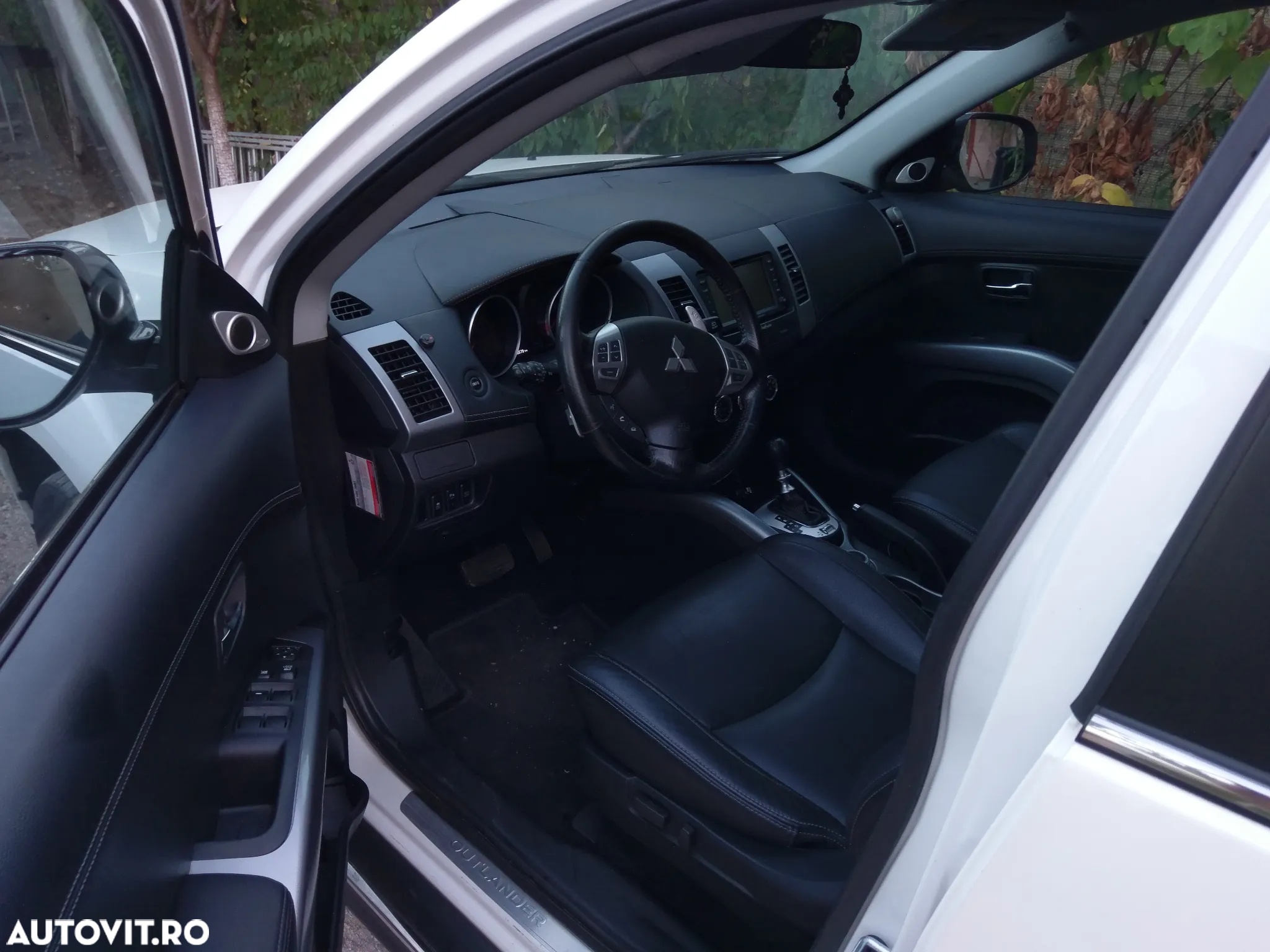 Mitsubishi Outlander - 7