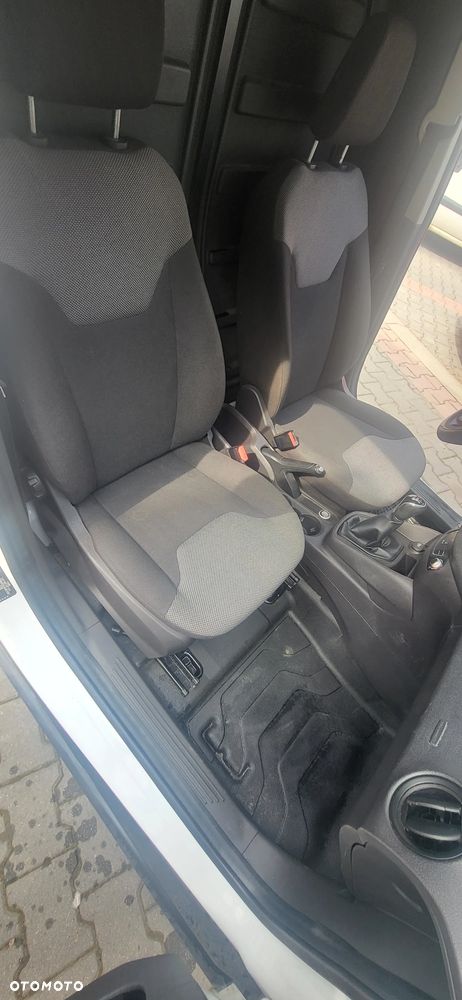 Ford Courier - 8