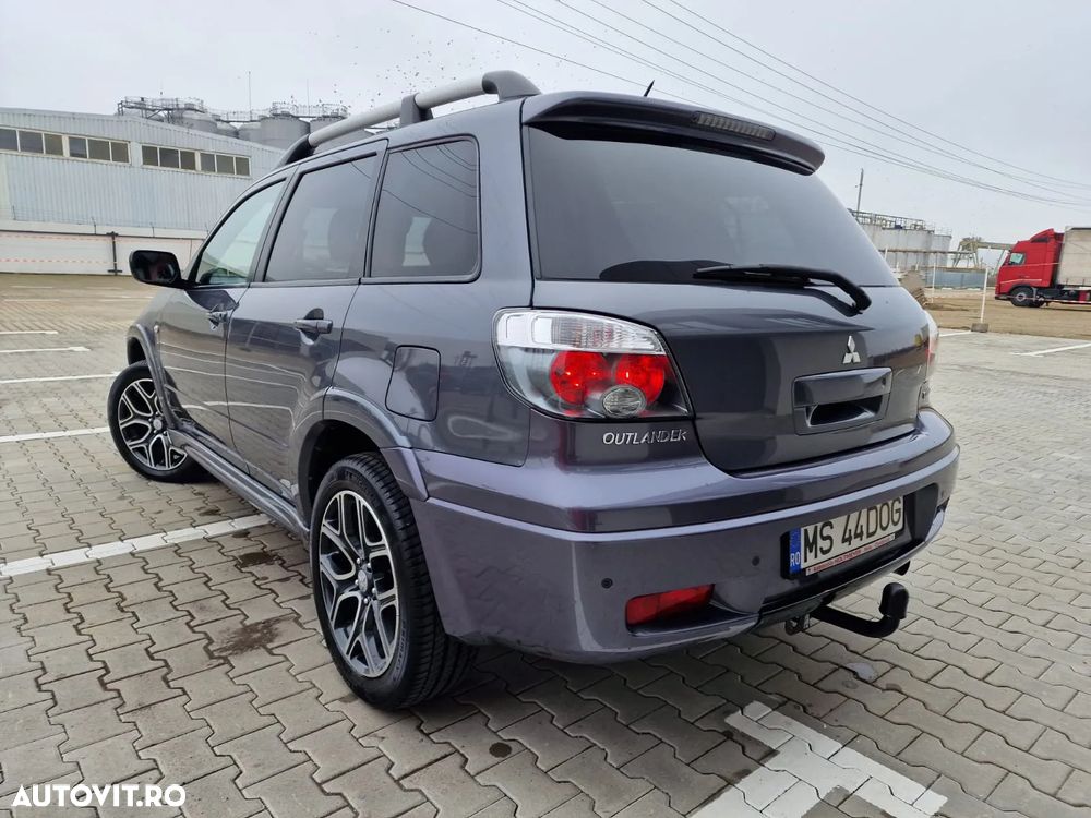 Mitsubishi Outlander 2.0 Turbo 4WD - 16