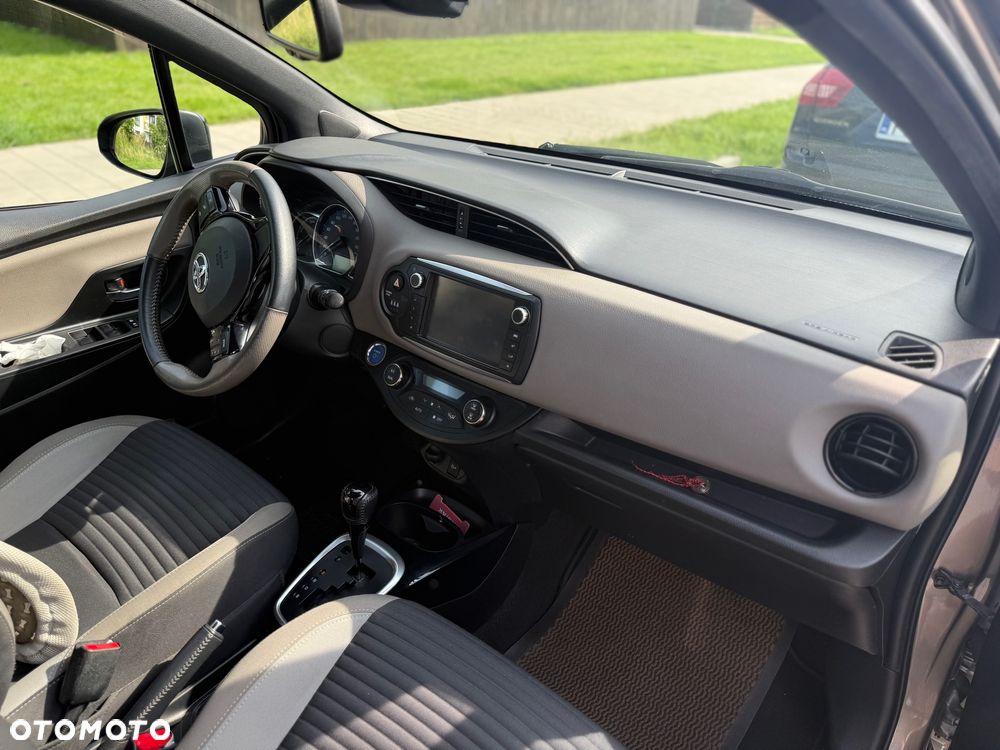 Toyota Yaris 1.5 VVT-i Comfort mit Design Paket - 4