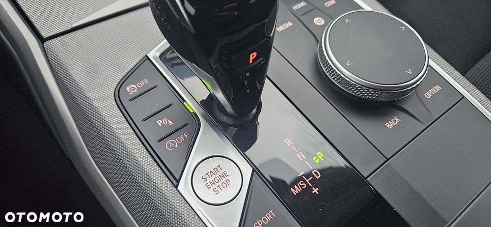 BMW Seria 3 318i Business Edition - 26