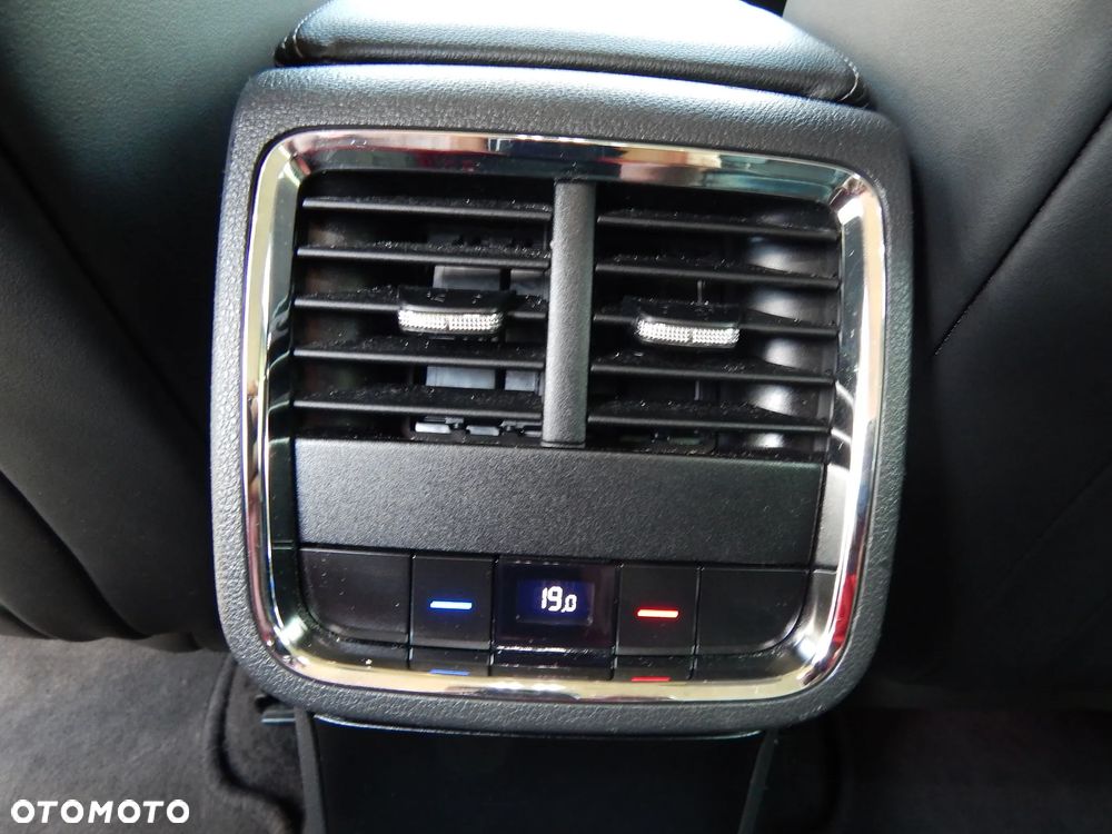 Skoda Octavia 2.0 TDI Ambition DSG - 27