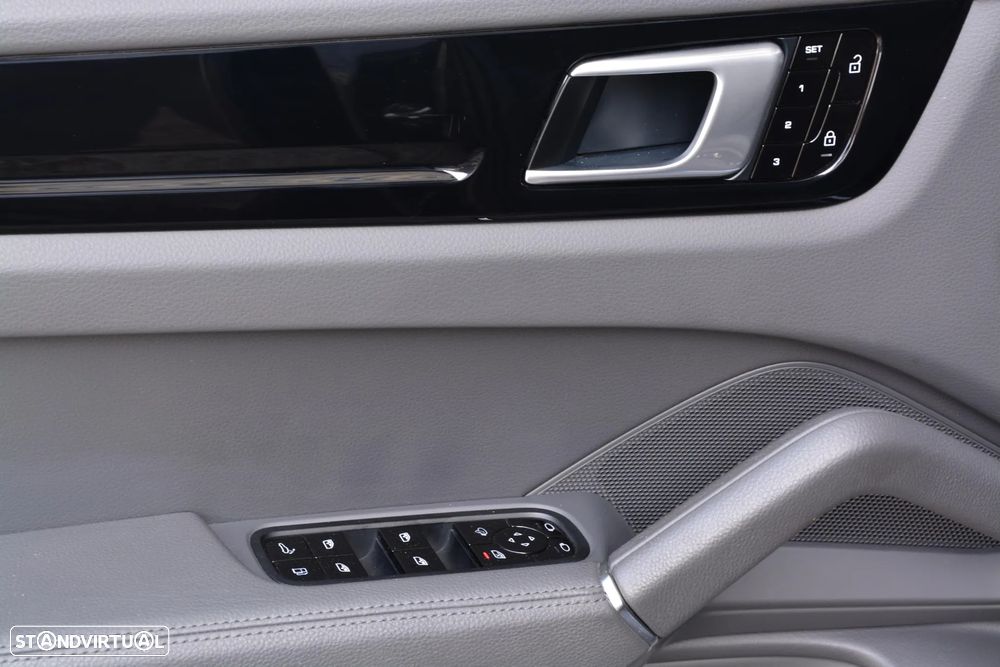 Porsche Cayenne E-Hybrid - 23