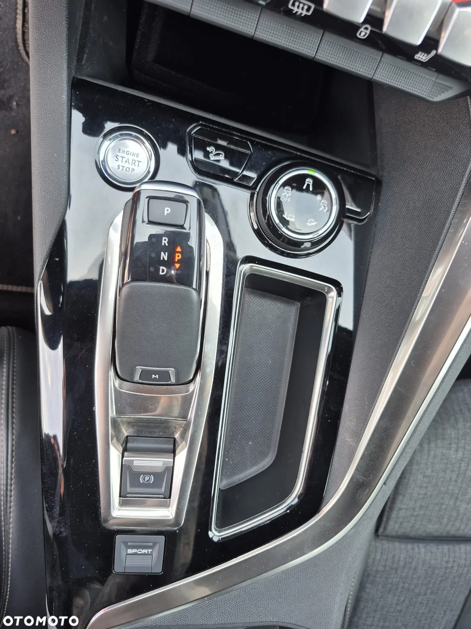 Peugeot 3008 1.6 PureTech GPF GT Line S&S EAT8 - 24