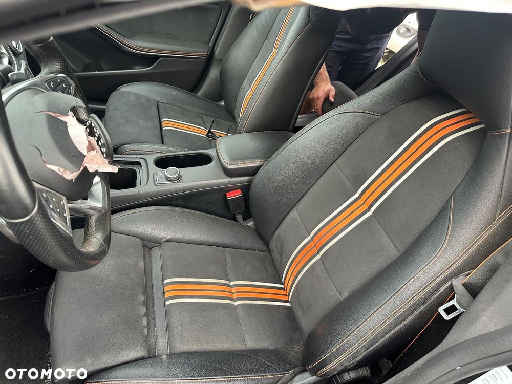 Mercedes-Benz CLA 200 7G-DCT Orange Art Edition - 8
