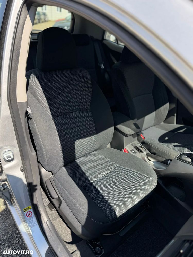 Toyota Auris 2.0 D-4D DPF Sol - 36