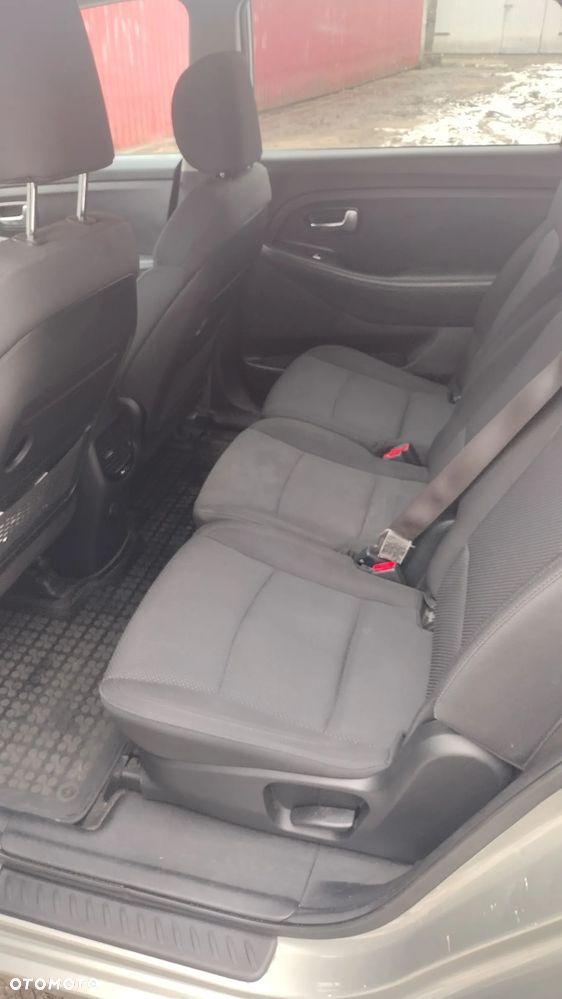 Kia Carens 1.7 CRDi L 7os - 4