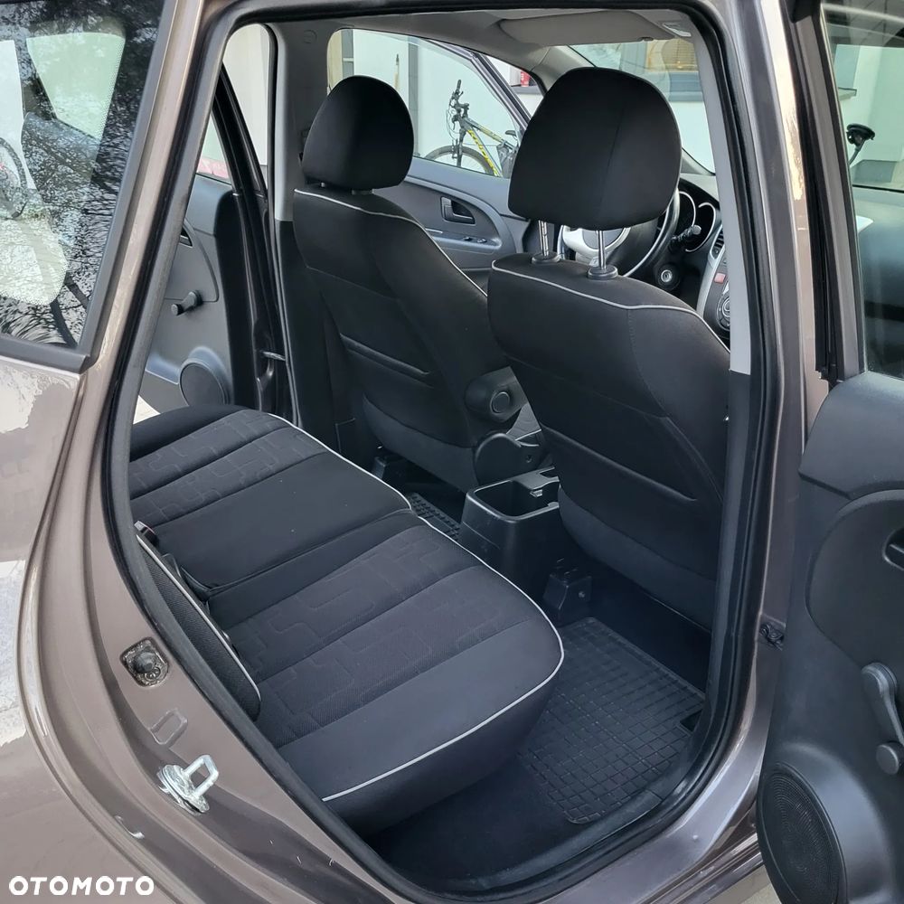Kia Venga 1.6 L - 10