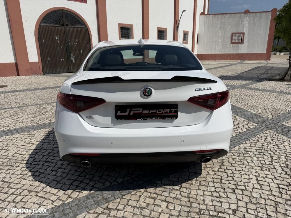 Alfa Romeo Giulia 2.2 D Super AT8 - 6