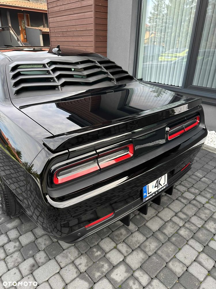 Dodge Challenger - 10