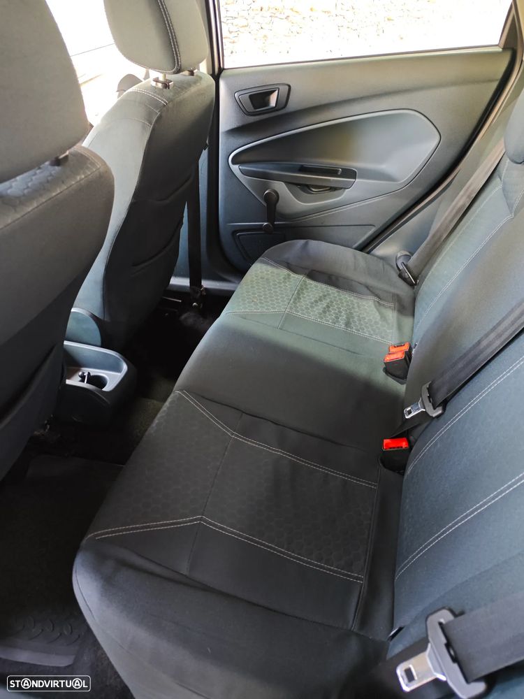 Ford Fiesta 1.6 TDCI Titanium - 22