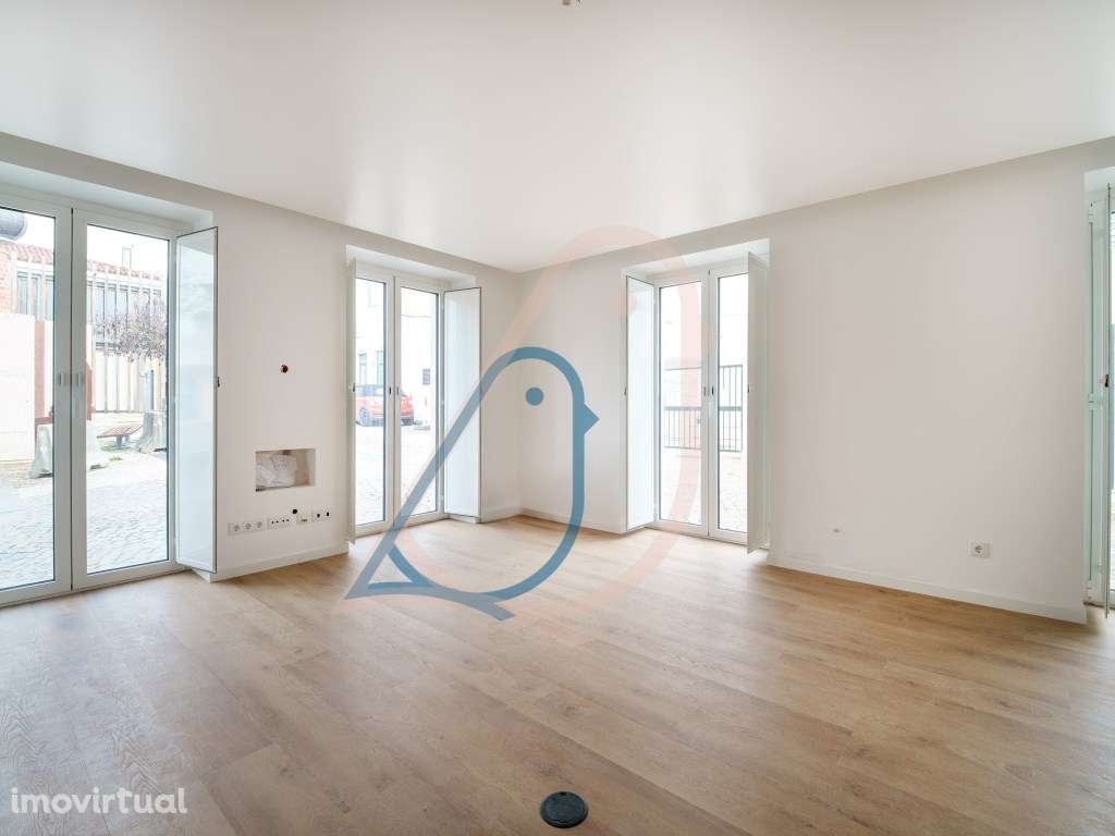 Moradia V2 Geminada no Centro da Cidade de Ourém - Grande imagem: 2/28