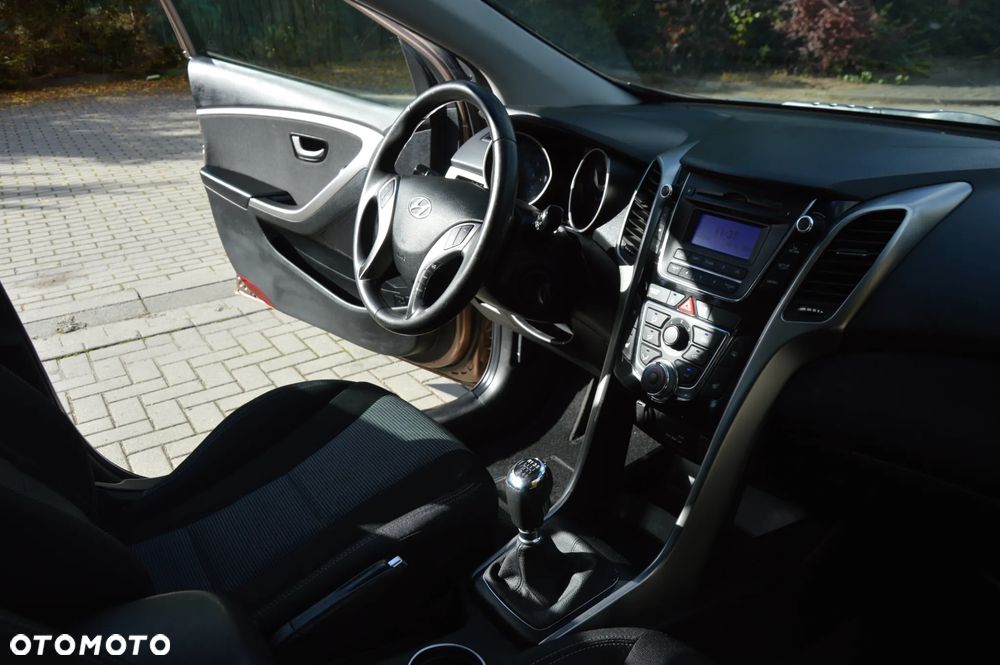 Hyundai i30 1.6 Comfort - 17