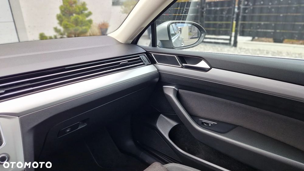 Volkswagen Passat - 30