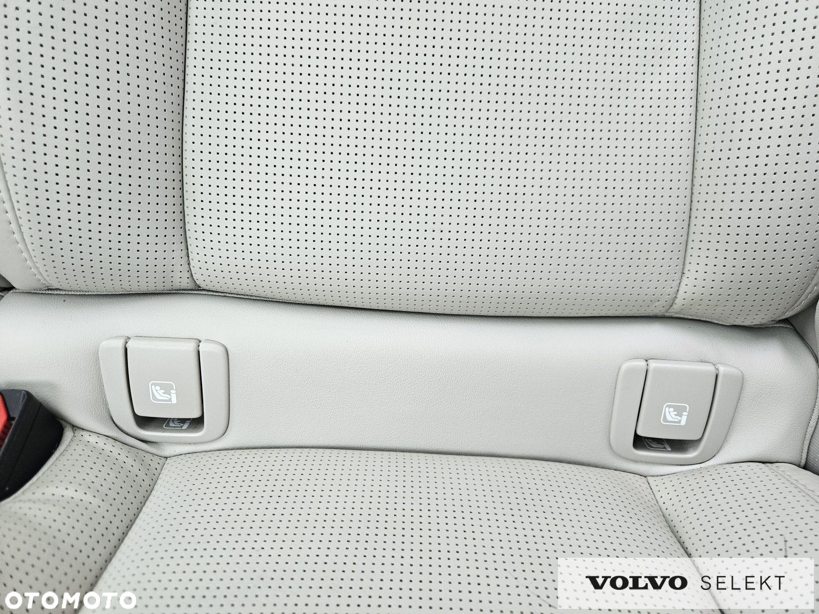 Volvo V90 Cross Country - 32