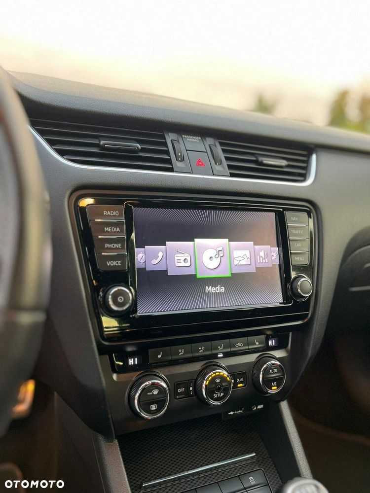 Skoda Octavia Combi 2.0 TDI RS - 17