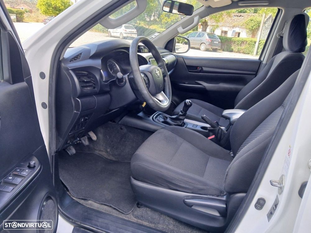 Toyota Hilux 2.4 D-4D 2WD CD - 16
