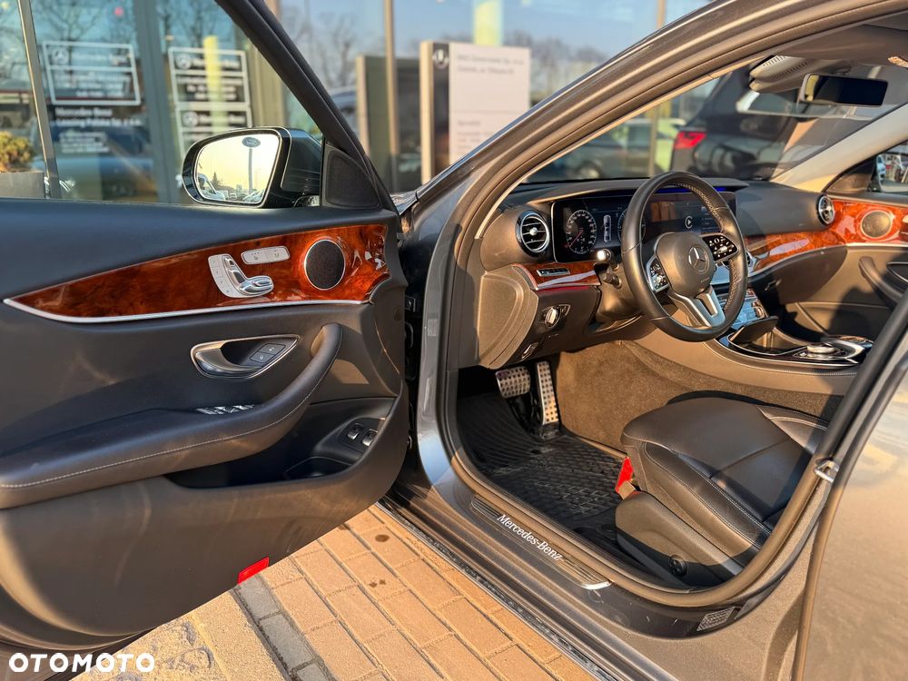Mercedes-Benz Klasa E 220 d 4-Matic 9G-TRONIC - 4