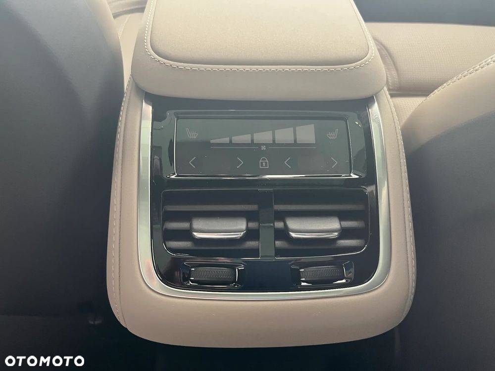 Volvo XC 90 T8 AWD Plug-In Hybrid Ultra Dark 7os - 12