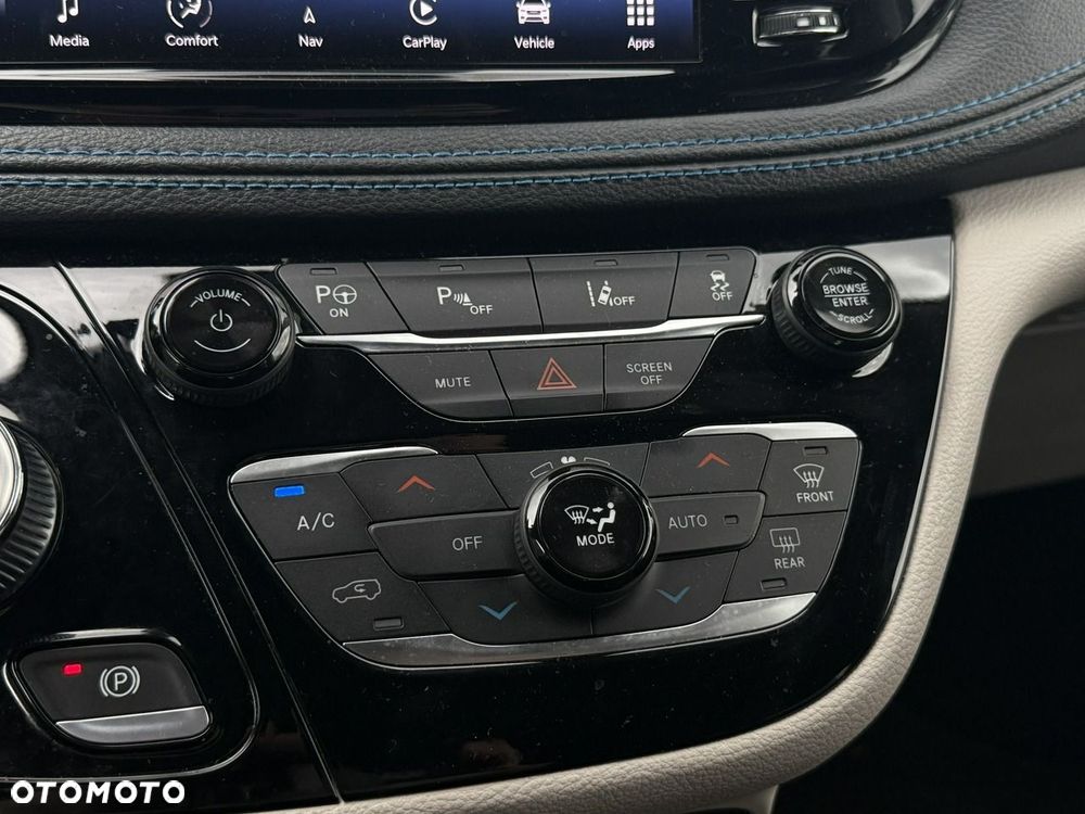 Chrysler Pacifica - 33