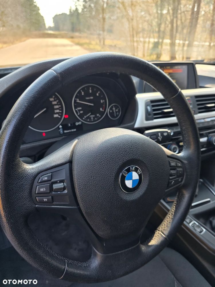 BMW Seria 3 320d Touring - 16