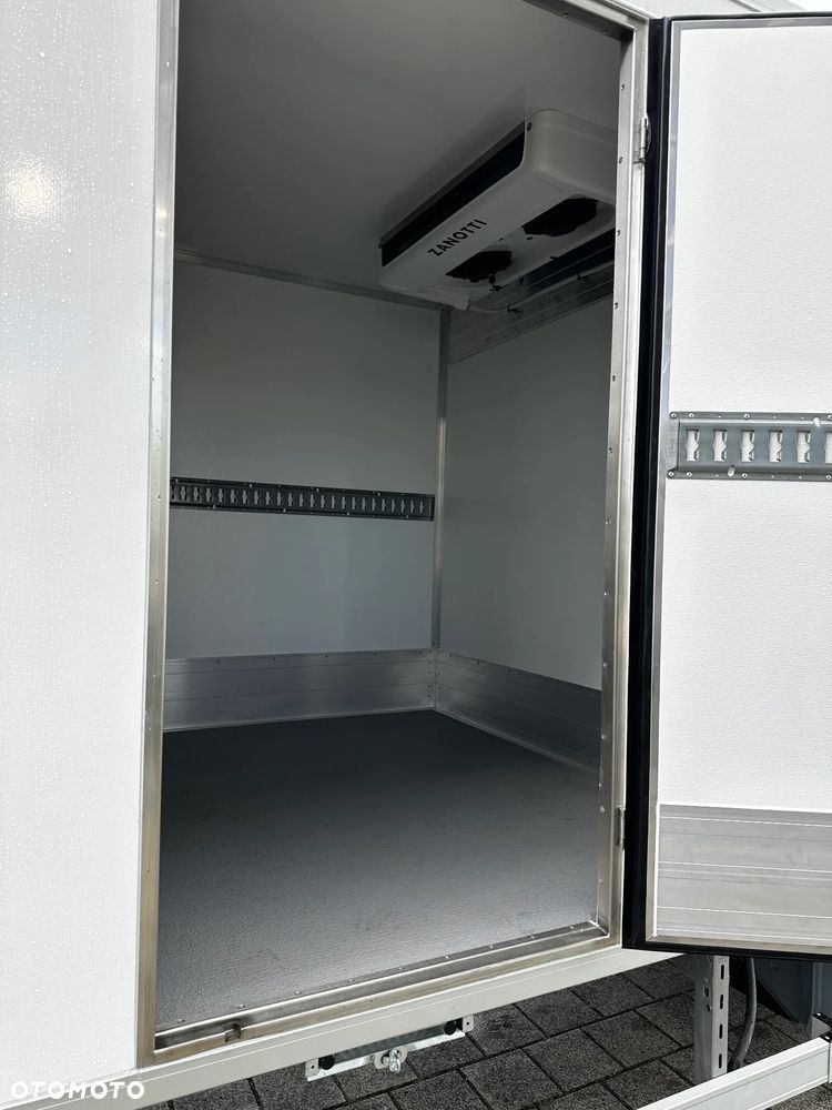 Mercedes-Benz Sprinter - 30