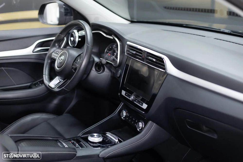 MG ZS EV 44.5 kWh Luxury - 23