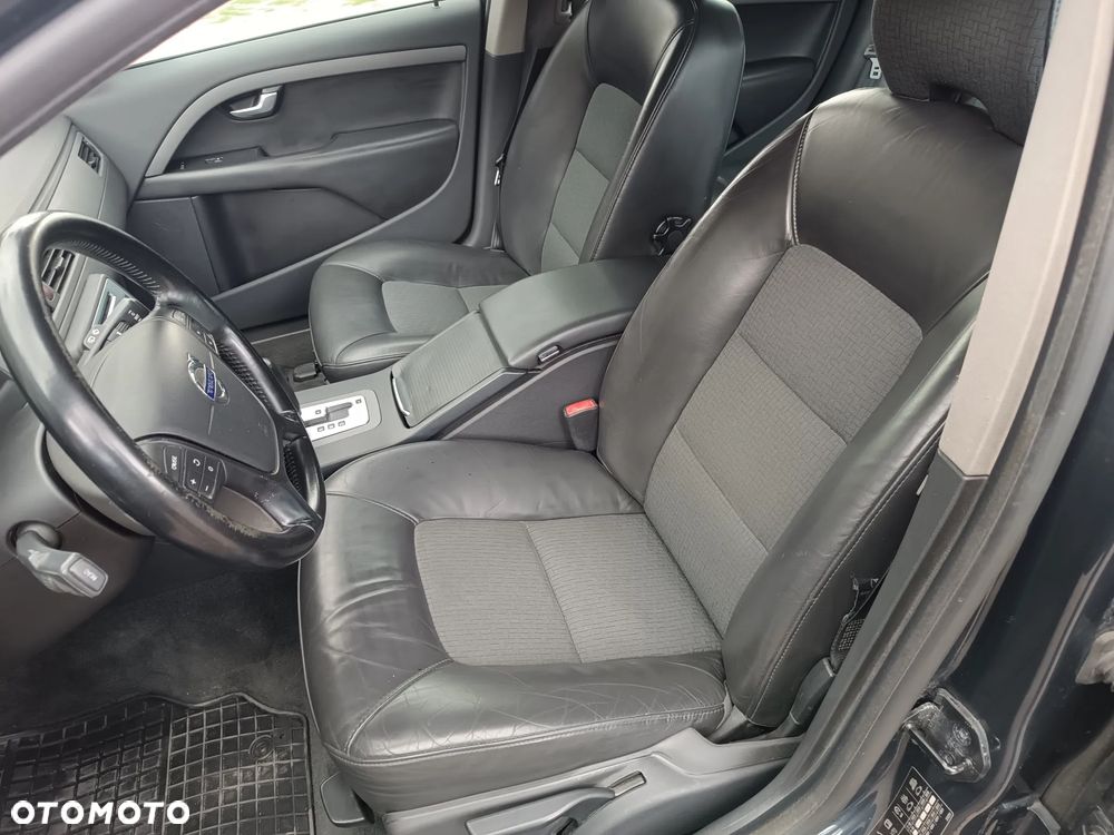 Volvo V70 2.4D Momentum - 25