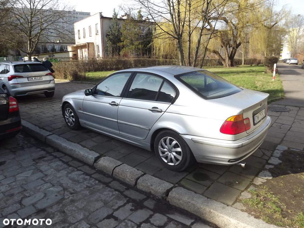 BMW Seria 3 318i - 3