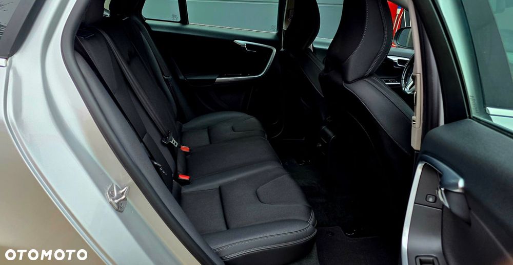 Volvo V60 D4 Momentum - 18