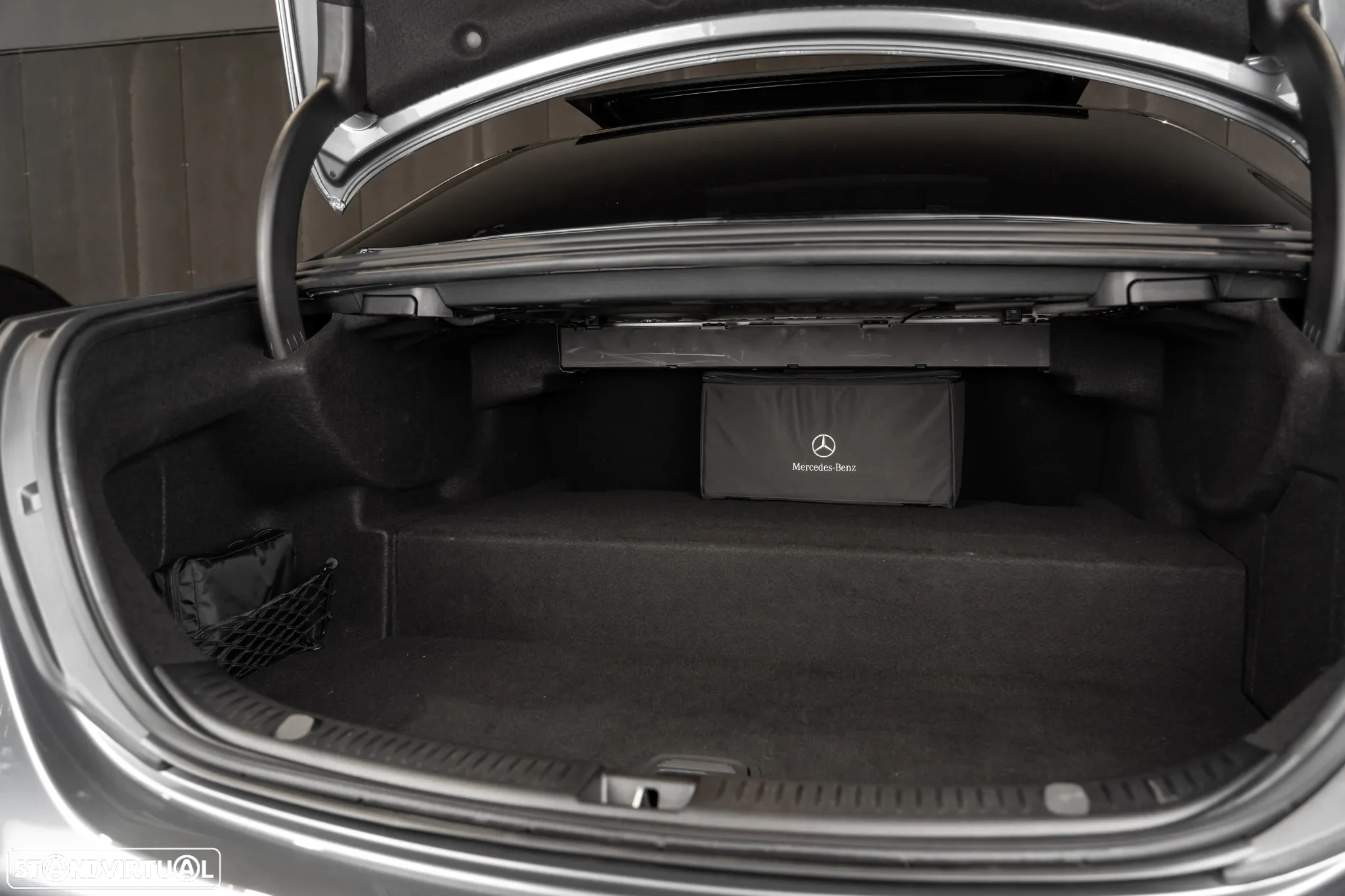 Mercedes-Benz E 300 e AMG Line - 32