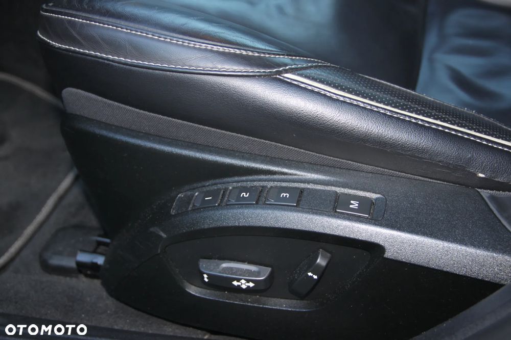 Volvo V40 D2 Drive-E R-Design Momentum - 13