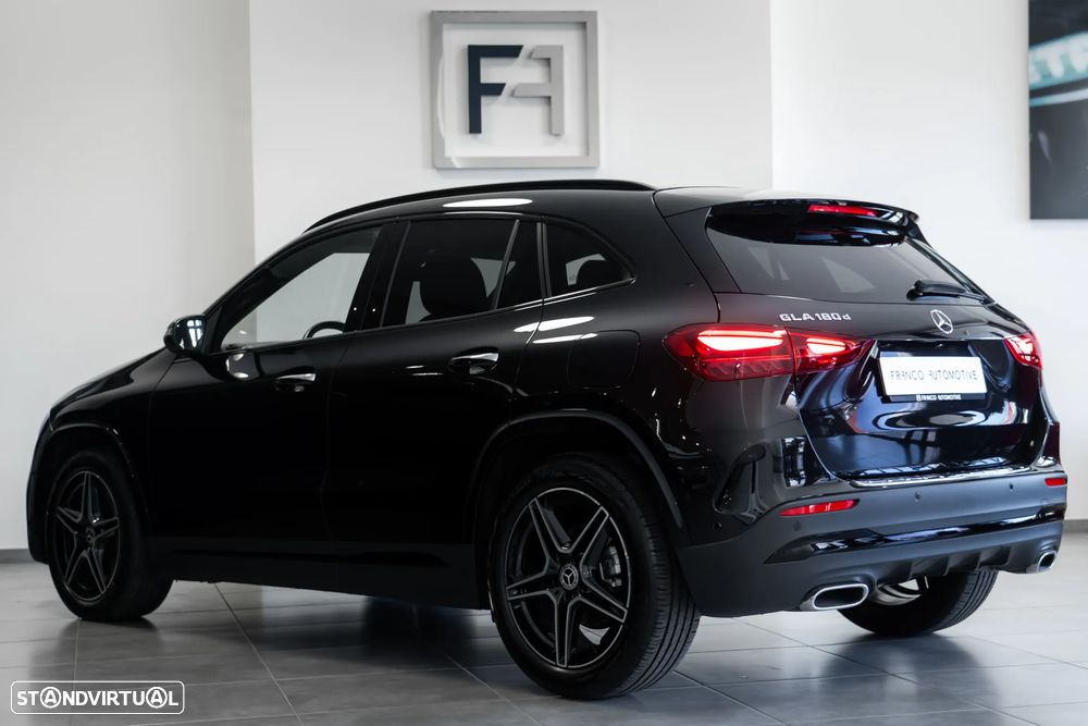Mercedes-Benz GLA 180 d AMG Line — fotografia 3