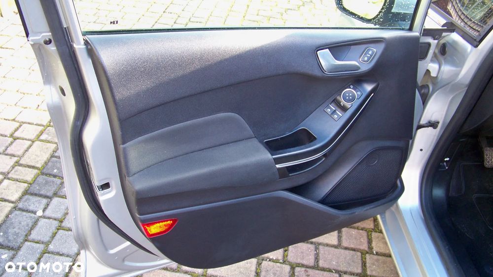 Ford Fiesta 1.1 S&S TITANIUM - 11