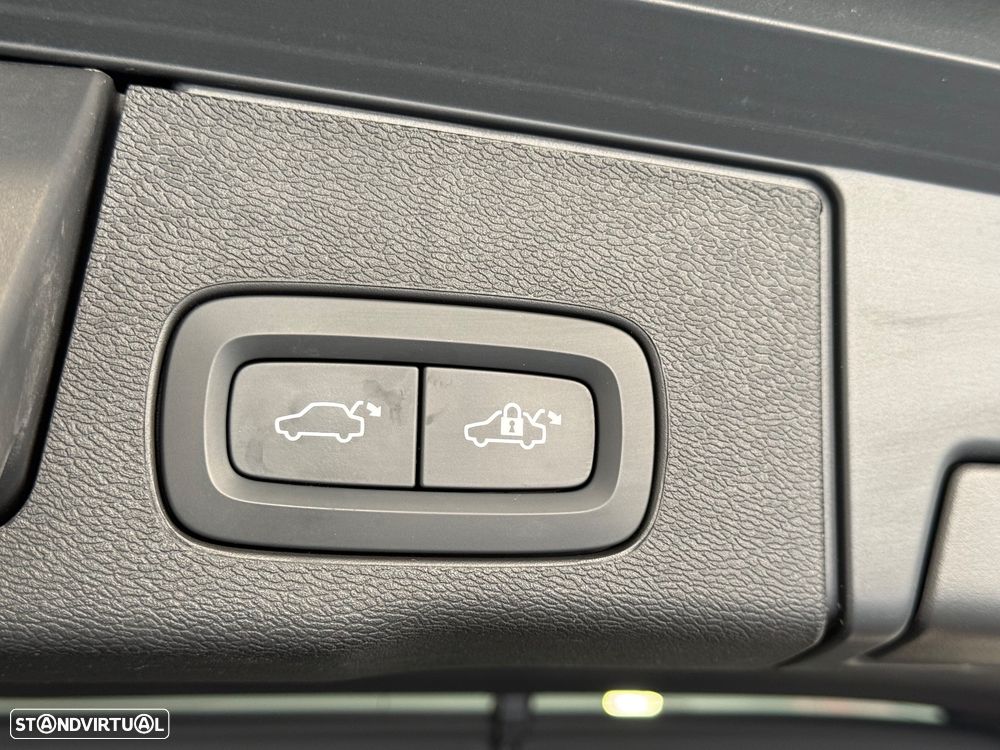 Volvo XC 60 2.0 B4 Inscription Geartronic - 21
