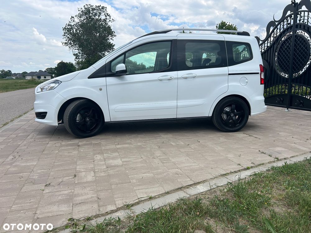 Ford Tourneo Courier 1.5 TDCi Titanium - 4