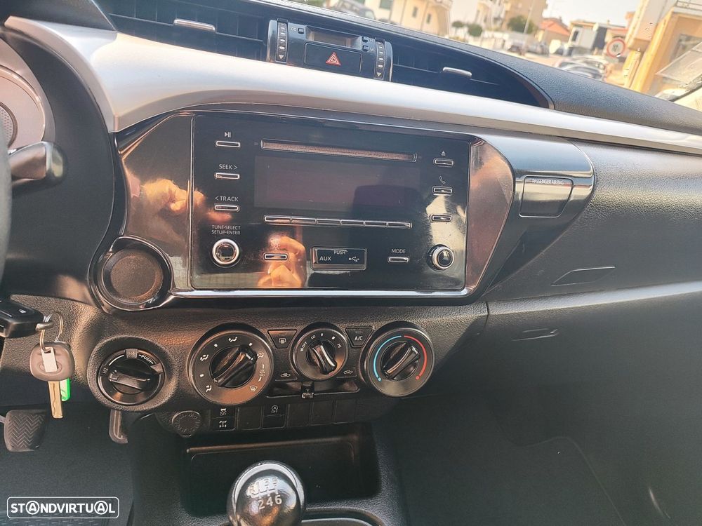 Toyota Hilux 2.4 D-4D 2WD CD CM - 13