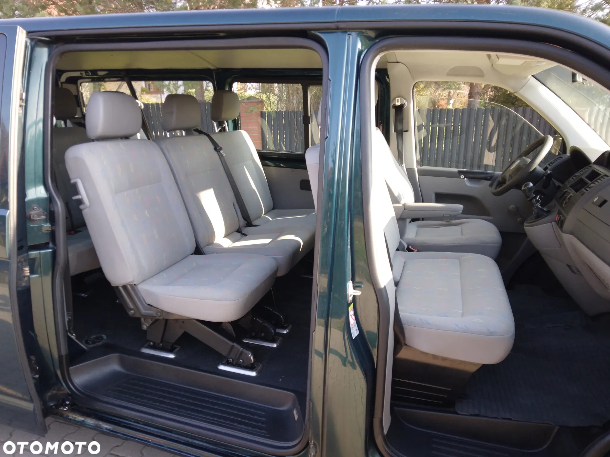 Volkswagen Caravelle - 11