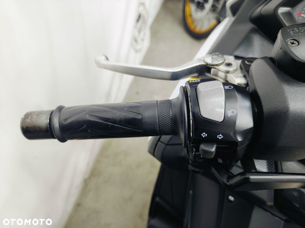Yamaha Tmax - 15