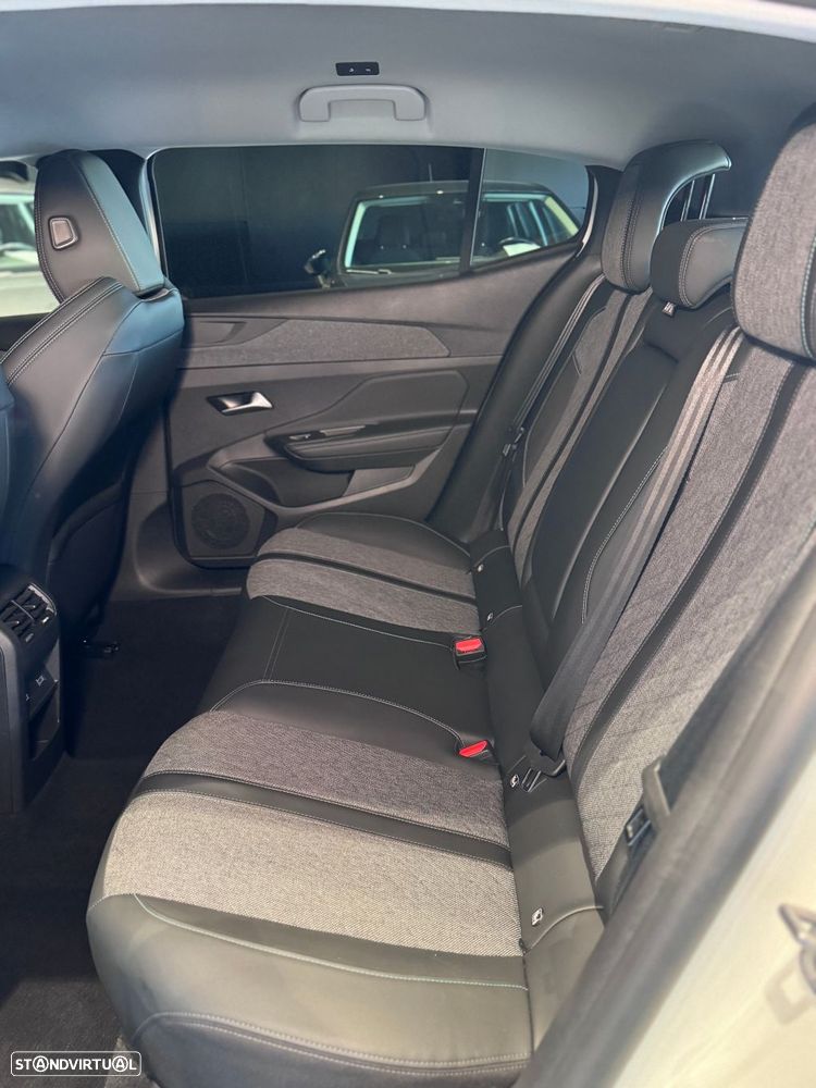Peugeot 408 1.2 PureTech Allure Pack EAT8 - 55