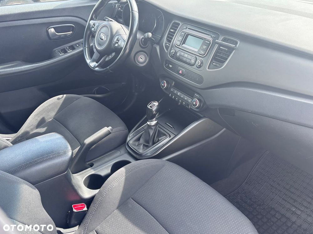 Kia Carens - 9