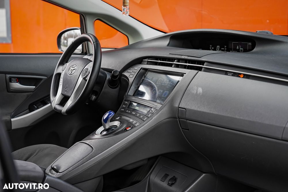 Toyota Prius (Hybrid) Comfort - 8