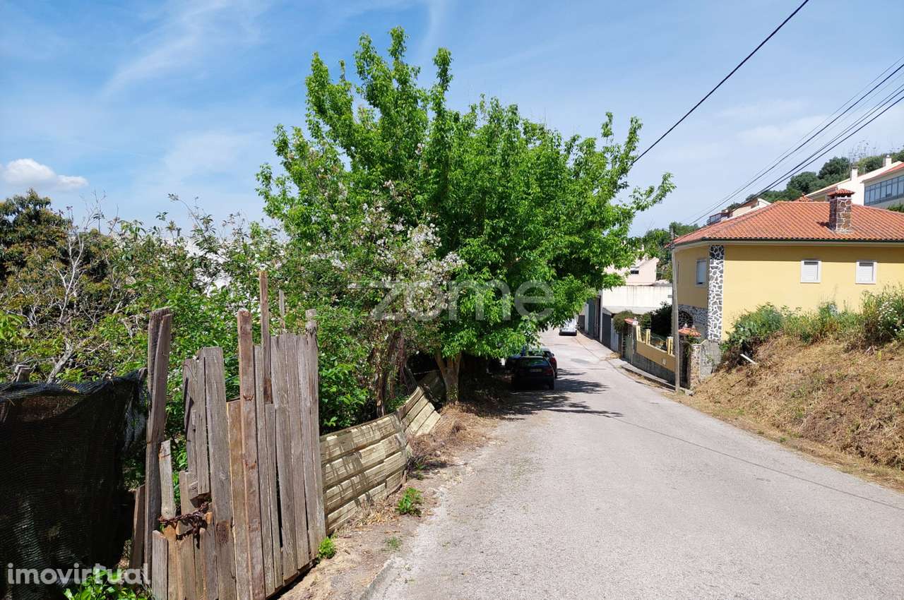 Terreno rústico (em avos) envolvido por moradias, em Camarate - Grande imagem: 2/17
