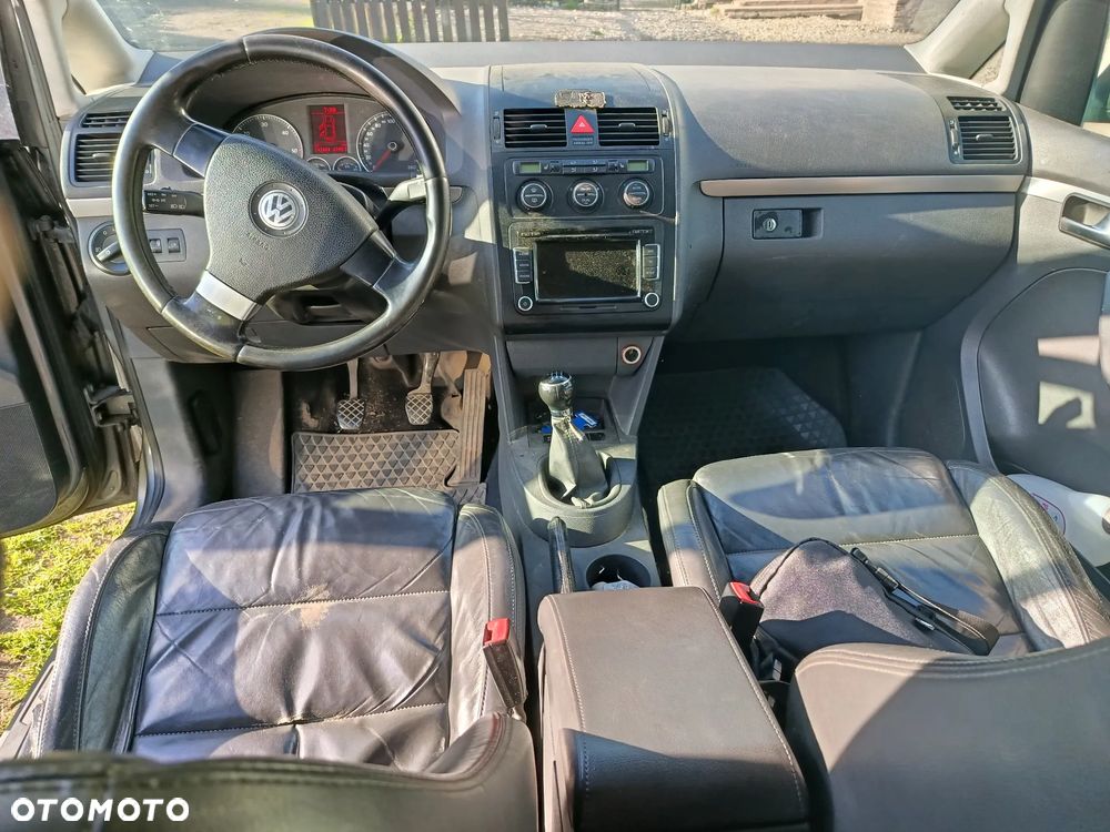 Volkswagen Touran 2.0 TDI Highline - 4