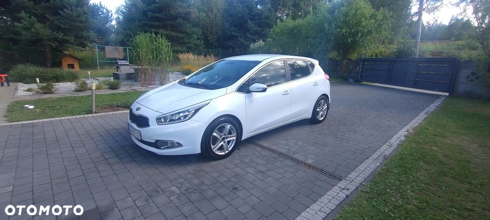 Kia Ceed - 11