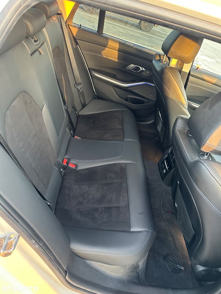 BMW Seria 3 320d xDrive - 12