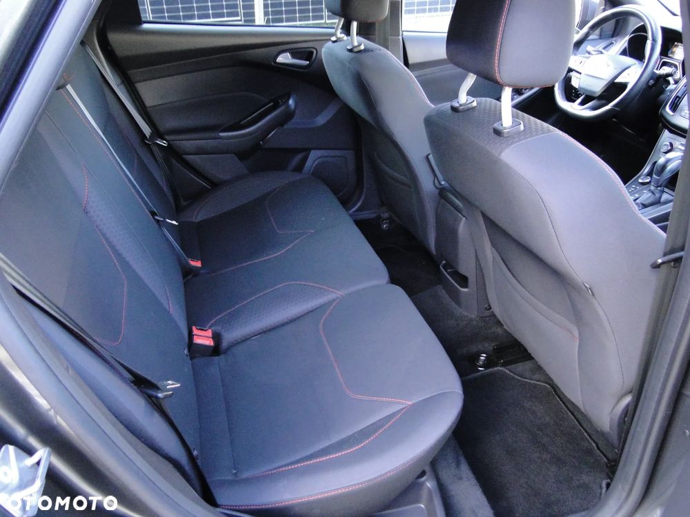 Ford Focus SW 1.5 EcoBoost S&S ST-LINE X - 18