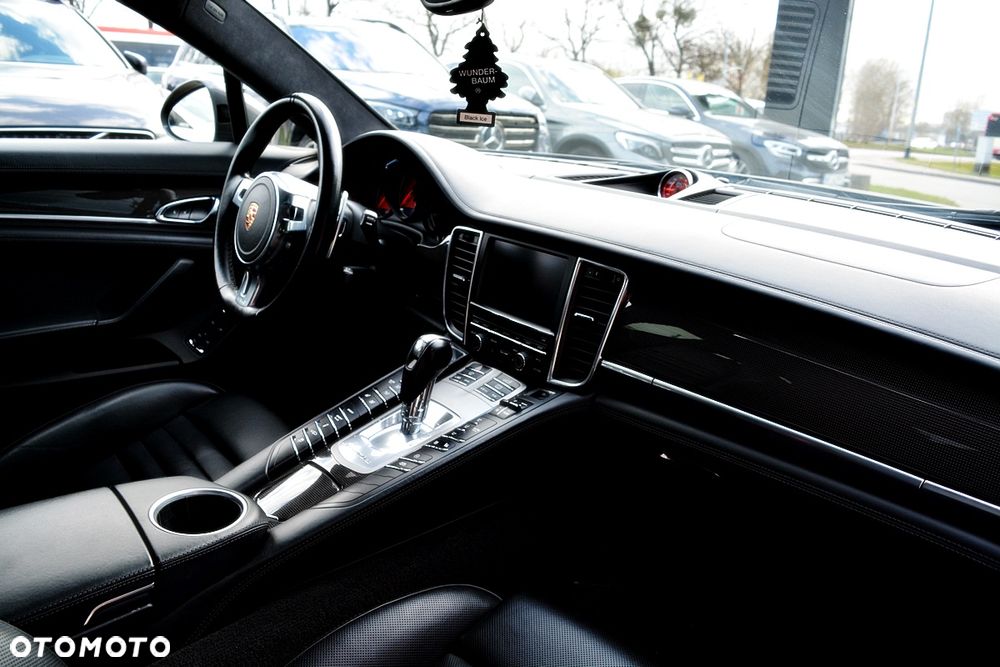 Porsche Panamera GTS - 32