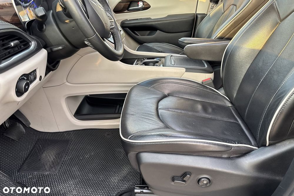 Chrysler Pacifica - 12
