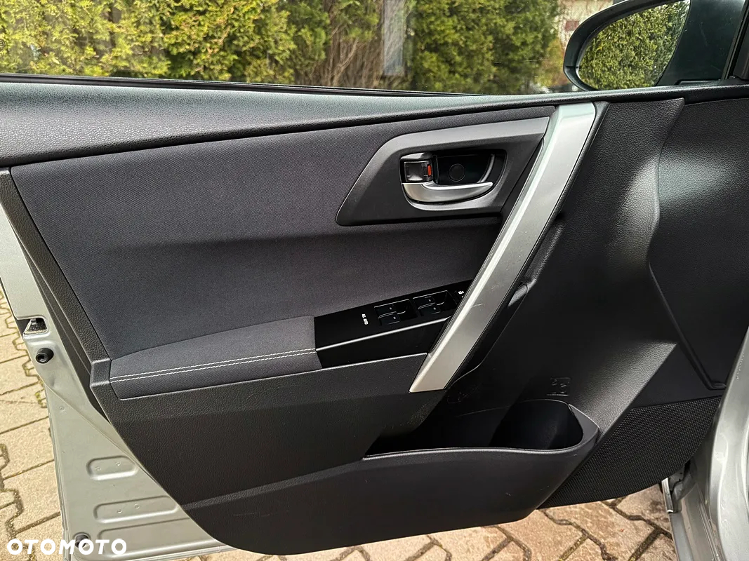 Toyota Auris 1.8 VVT-i Hybrid Automatik Executive - 22
